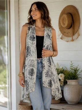 Coldwater Creek Cream and Black Floral Sleeveless Open-Front Duster